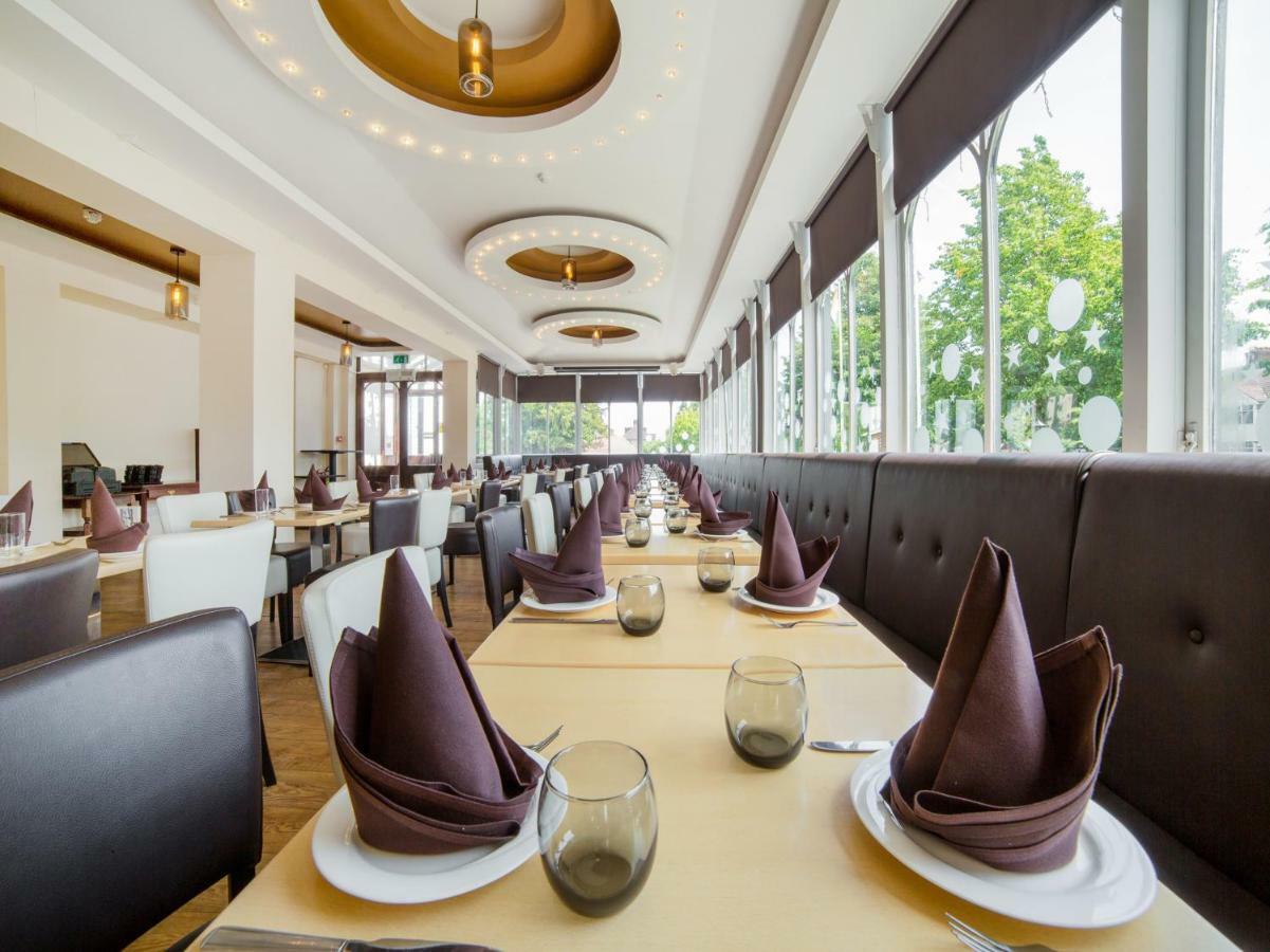 Hotel Oyo Osterley Park Isleworth Esterno foto